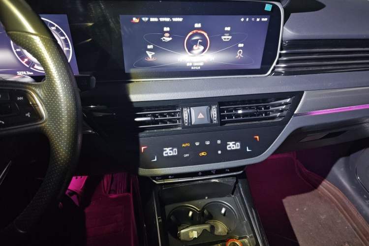 Used Hongqi HS5 2022 Revised Version 2.0T Smart Connect Flagship Edition Audio And AC Panel