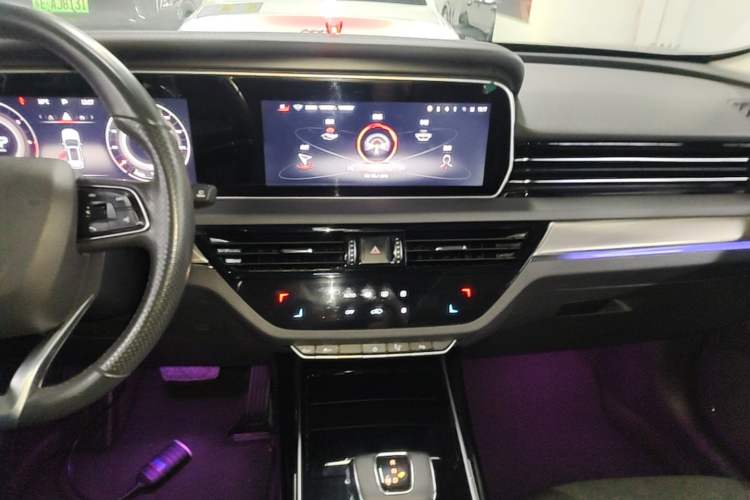 Used Hongqi HS5 2022 Revised Version 2.0T Smart Connect Flagship Edition Audio And AC Panel