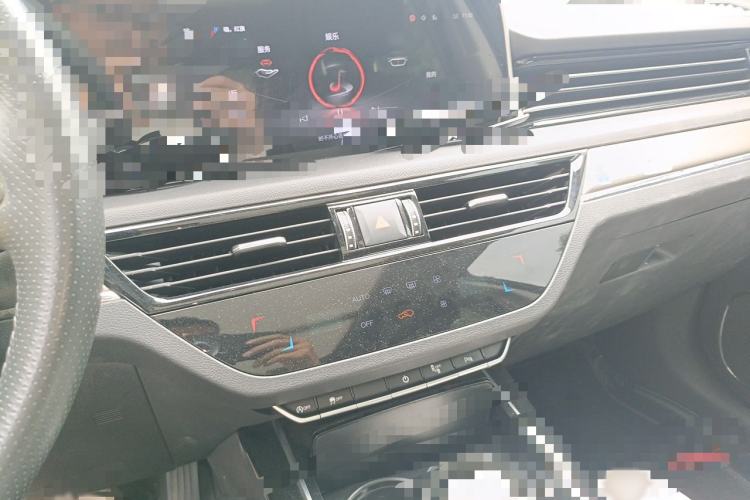 Used Hongqi HS5 2022 Revised Version 2.0T Smart Connect Flagship Edition Audio And AC Panel
