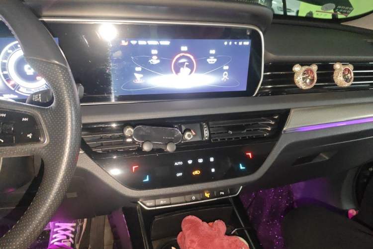 Used Hongqi HS5 2022 Revised Version 2.0T Smart Connect Flagship Edition Audio And AC Panel