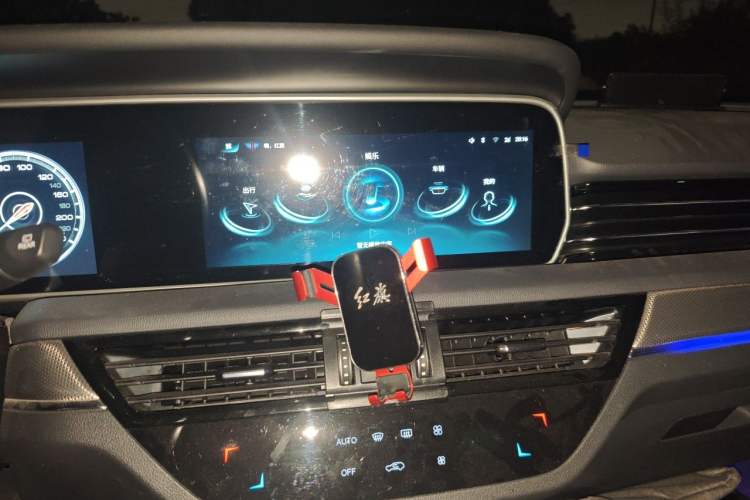 Used Hongqi HS5 2022 Facelifted Version 2.0T Smart Connect Flagship Edition Audio And AC Panel