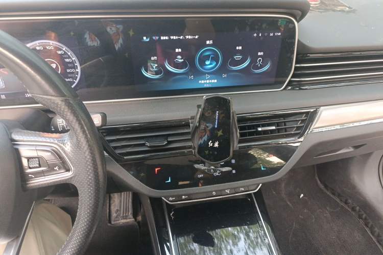 Used Hongqi HS5 2022 Revised Version 2.0T Smart Connect Flagship Edition Audio And AC Panel