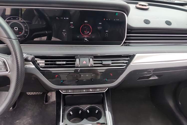Used Hongqi HS5 2022 Revised Version 2.0T Smart Connect Flagship Edition Audio And AC Panel
