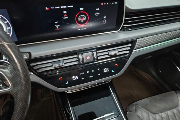 Used Hongqi HS5 2022 2.0T Smart Connect Flagship Edition Audio And AC Panel
