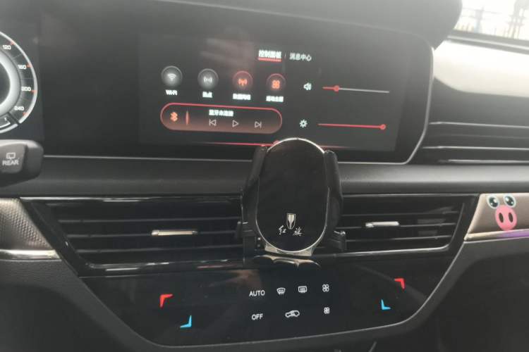 Used Hongqi HS5 2022 Revised Version 2.0T Smart Connect Flagship Edition Audio And AC Panel