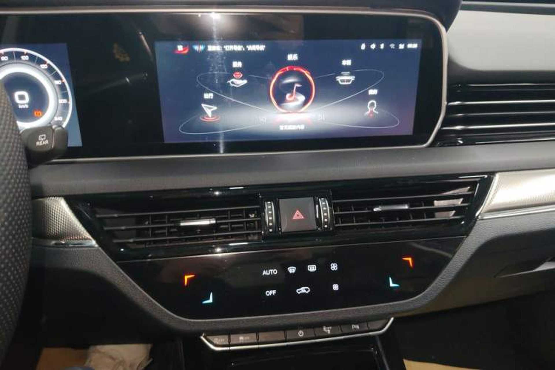 Used Hongqi HS5 2022 2.0T Smart Connect Flagship All-Wheel-Drive Version Audio And AC Panel