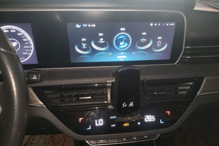 Used Hongqi HS5 2022 Revised Version 2.0T Smart Connect Flagship Edition Audio And AC Panel