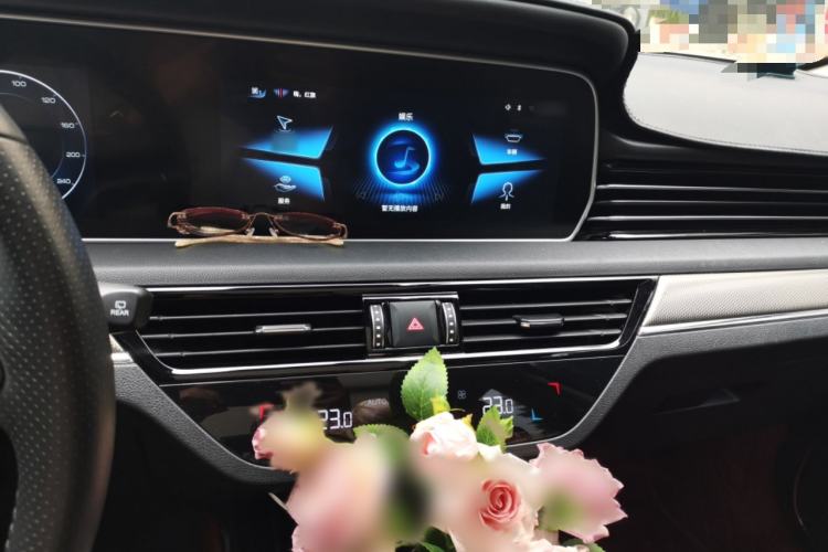Used Hongqi HS5 2022 Revised Version 2.0T Smart Connect Flagship Edition Audio And AC Panel