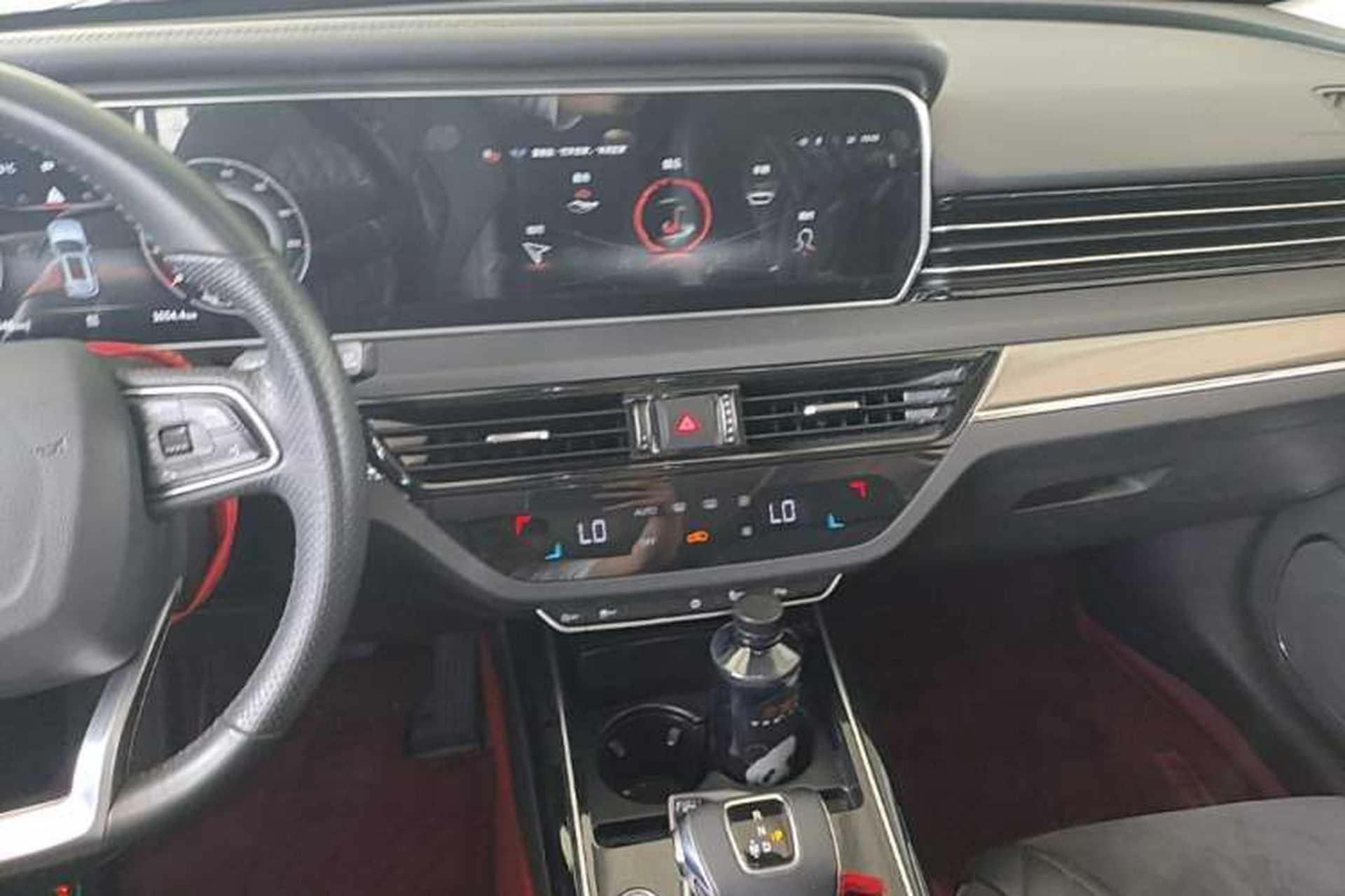 Used Hongqi HS5 2022 Revised Version 2.0T Smart Connect Flagship Edition Audio And AC Panel