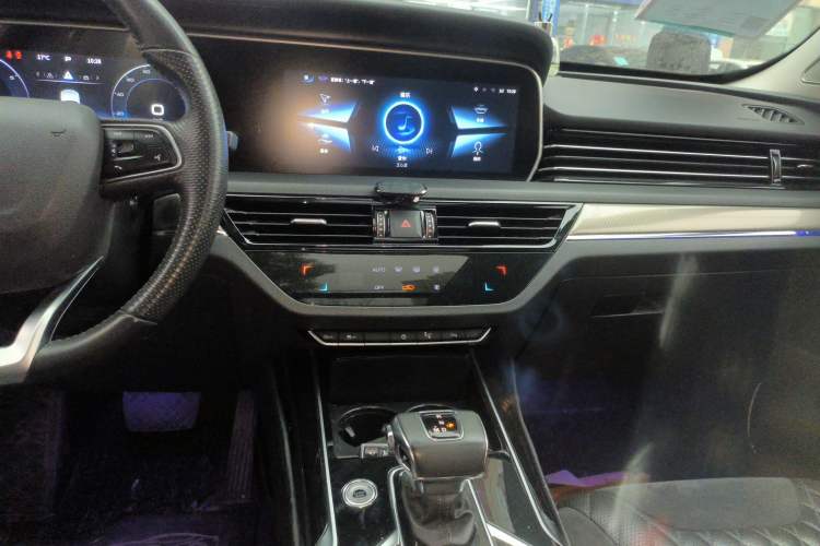 Used Hongqi HS5 2022 Revised Version 2.0T Smart Connect Flagship Edition Audio And AC Panel