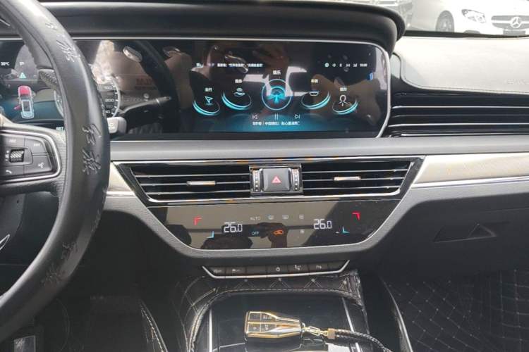 Used Hongqi HS5 2022 2.0T Smart Connect Flagship Edition Audio And AC Panel