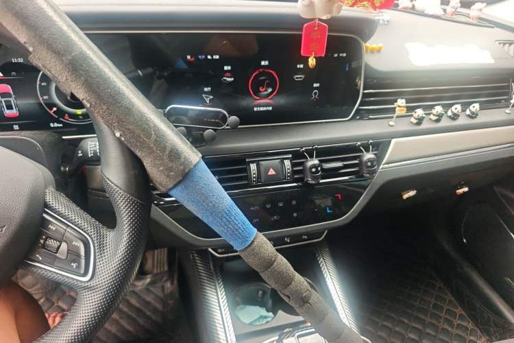 Used Hongqi HS5 2022 Revised Version 2.0T Smart Connect Flagship Edition Audio And AC Panel