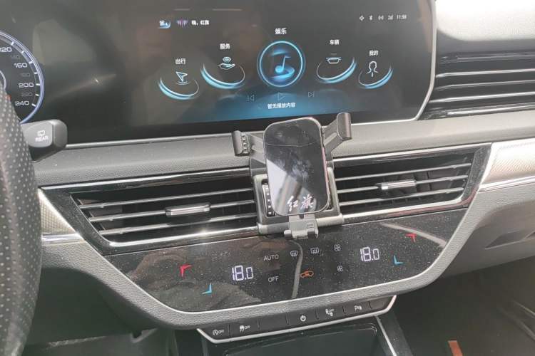Used Hongqi HS5 2022 2.0T Smart Connect Flagship Edition Audio And AC Panel