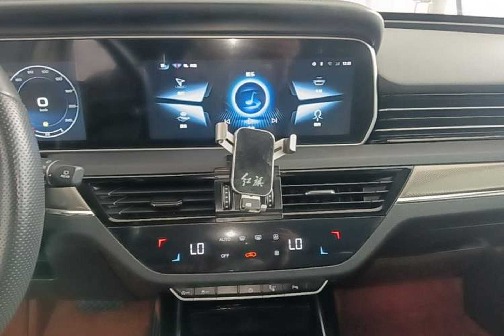 Used Hongqi HS5 2022 Revised Version 2.0T Smart Connect Flagship Edition Audio And AC Panel