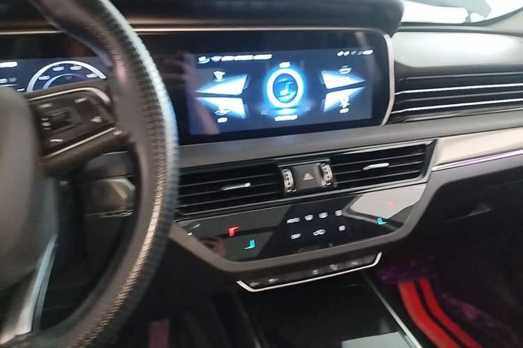 Used Hongqi HS5 2022 Revised Version 2.0T Smart Connect Flagship Edition Audio And AC Panel