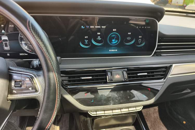 Used Hongqi HS5 2022 2.0T Smart Connect Flagship Edition Audio And AC Panel
