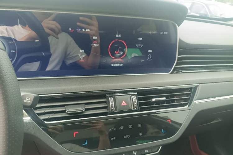Used Hongqi HS5 2022 Revised Version 2.0T Smart Connect Flagship Edition Audio And AC Panel
