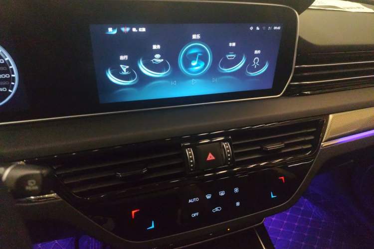 Used Hongqi HS5 2022 2.0T Smart Connect Flagship All-Wheel-Drive Version Audio And AC Panel