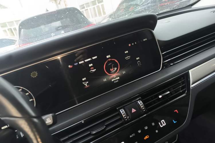 Used Hongqi HS5 2022 Revised Version 2.0T Smart Connect Flagship Edition Audio And AC Panel