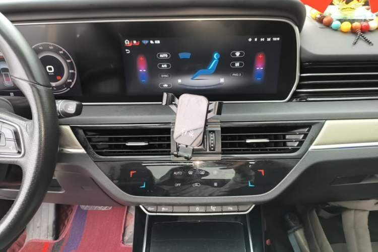 Used Hongqi HS5 2022 Revised Version 2.0T Smart Connect Flagship Edition Audio And AC Panel