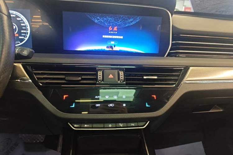 Used Hongqi HS5 2022 Revised Version 2.0T Smart Connect Flagship Edition Audio And AC Panel