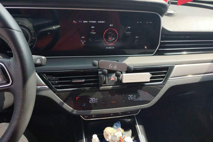 Used Hongqi HS5 2022 2.0T Smart Connect Flagship Edition Audio And AC Panel