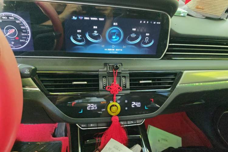 Used Hongqi HS5 2022 Revised Version 2.0T Smart Connect Flagship Edition Audio And AC Panel
