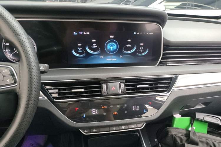 Used Hongqi HS5 2022 Revised Version 2.0T Smart Connect Flagship Edition Audio And AC Panel