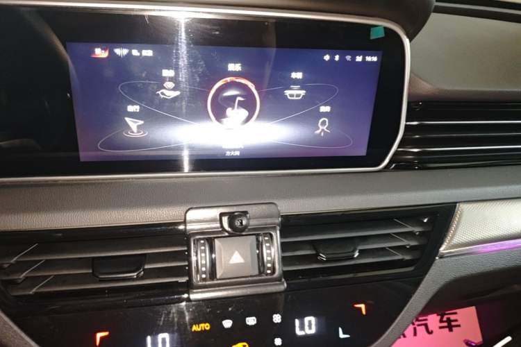 Used Hongqi HS5 2022 Facelifted Version 2.0T Smart Connect Flagship All-Wheel-Drive Edition Audio And AC Panel