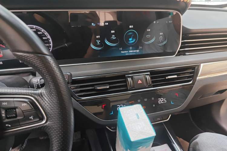Used Hongqi HS5 2022 Facelifted Version 2.0T Smart Connect Flagship All-Wheel-Drive Edition Audio And AC Panel