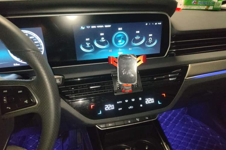 Used Hongqi HS5 2022 Revised Version 2.0T Smart Connect Flagship Edition Audio And AC Panel