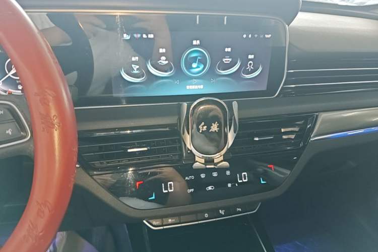 Used Hongqi HS5 2022 Revised Version 2.0T Smart Connect Flagship Edition Audio And AC Panel