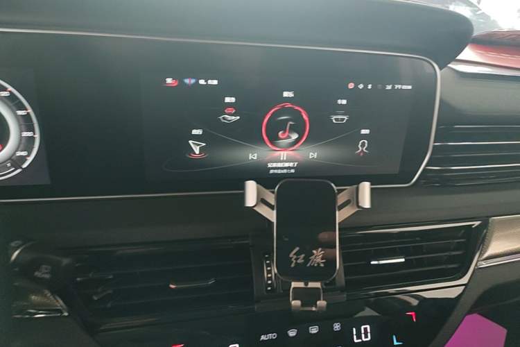 Used Hongqi HS5 2022 Revised Version 2.0T Smart Connect Flagship Edition Audio And AC Panel