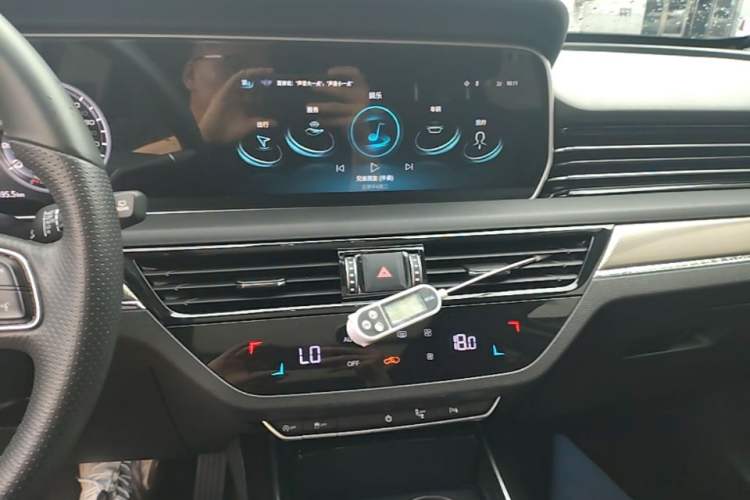 Used Hongqi HS5 2022 Revised Version 2.0T Smart Connect Flagship Edition Audio And AC Panel