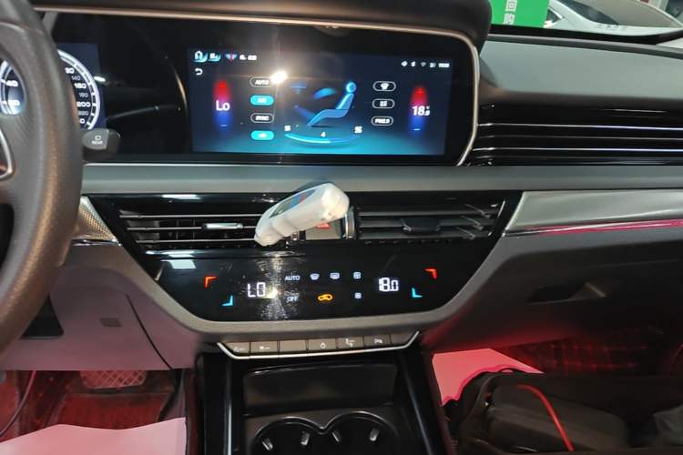 Used Hongqi HS5 2022 Revised Version 2.0T Smart Connect Flagship Edition Audio And AC Panel