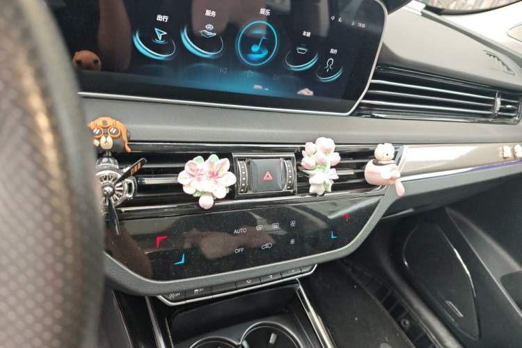 Used Hongqi HS5 2022 2.0T Smart Connect Flagship Edition Audio And AC Panel