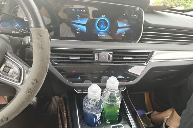 Used Hongqi HS5 2022 Revised Version 2.0T Smart Connect Flagship Edition Audio And AC Panel
