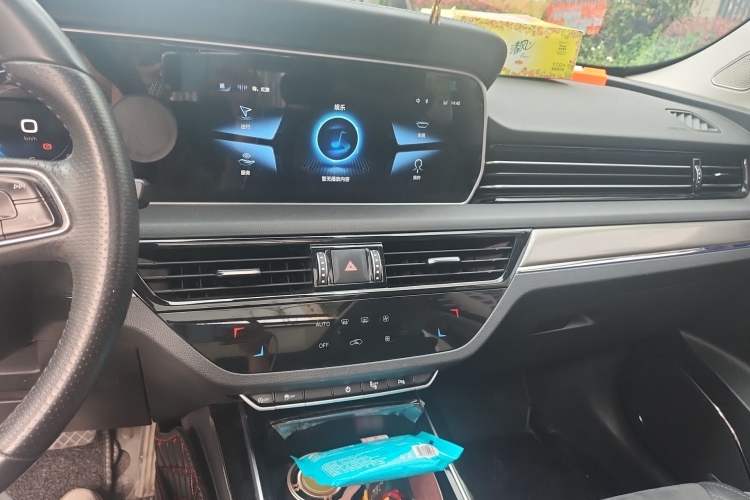 Used Hongqi HS5 2022 2.0T Smart Connect Flagship Edition Audio And AC Panel