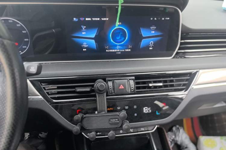 Used Hongqi HS5 2022 Revised Version 2.0T Smart Connect Flagship Edition Audio And AC Panel