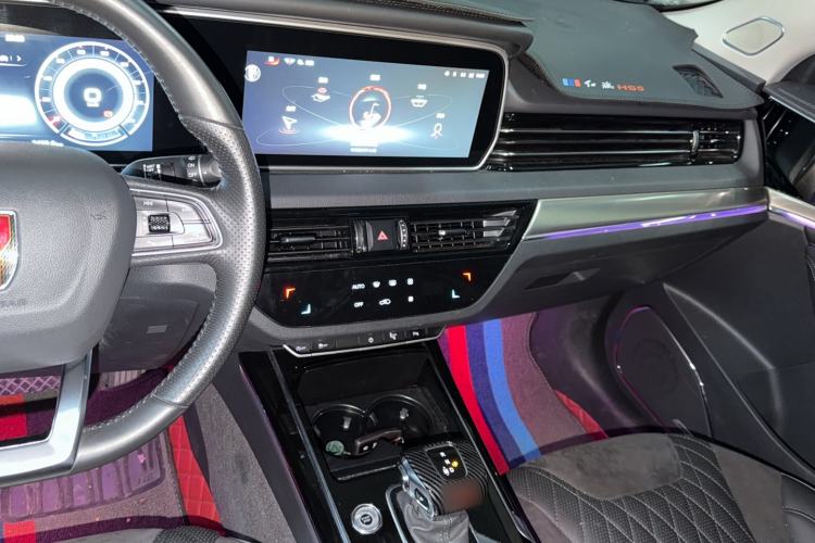 Used Hongqi HS5 2022 Revised Version 2.0T Smart Connect Flagship Edition Audio And AC Panel