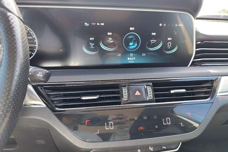 Used Hongqi HS5 2022 2.0T Smart Connect Flagship All-Wheel-Drive Version Audio And AC Panel