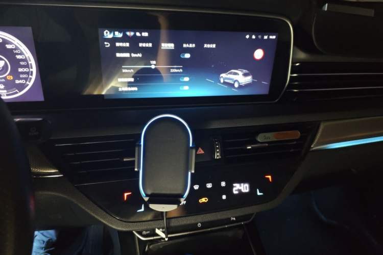 Used Hongqi HS5 2022 Revised Version 2.0T Smart Connect Flagship Edition Audio And AC Panel