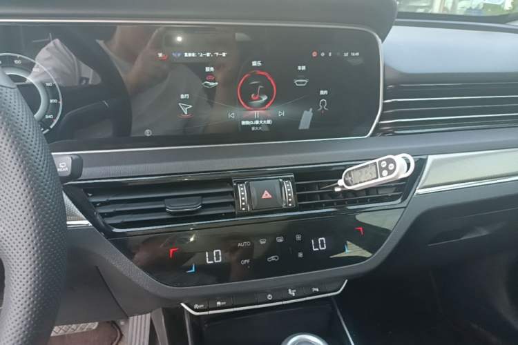 Used Hongqi HS5 2022 Revised Version 2.0T Smart Connect Flagship Edition Audio And AC Panel