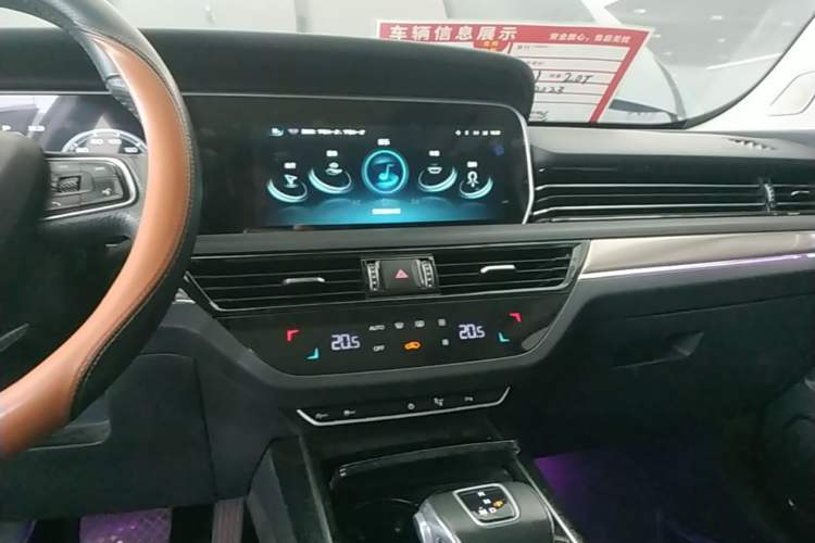 Used Hongqi HS5 2022 Facelifted Version 2.0T Smart Connect Flagship All-Wheel-Drive Edition Audio And AC Panel