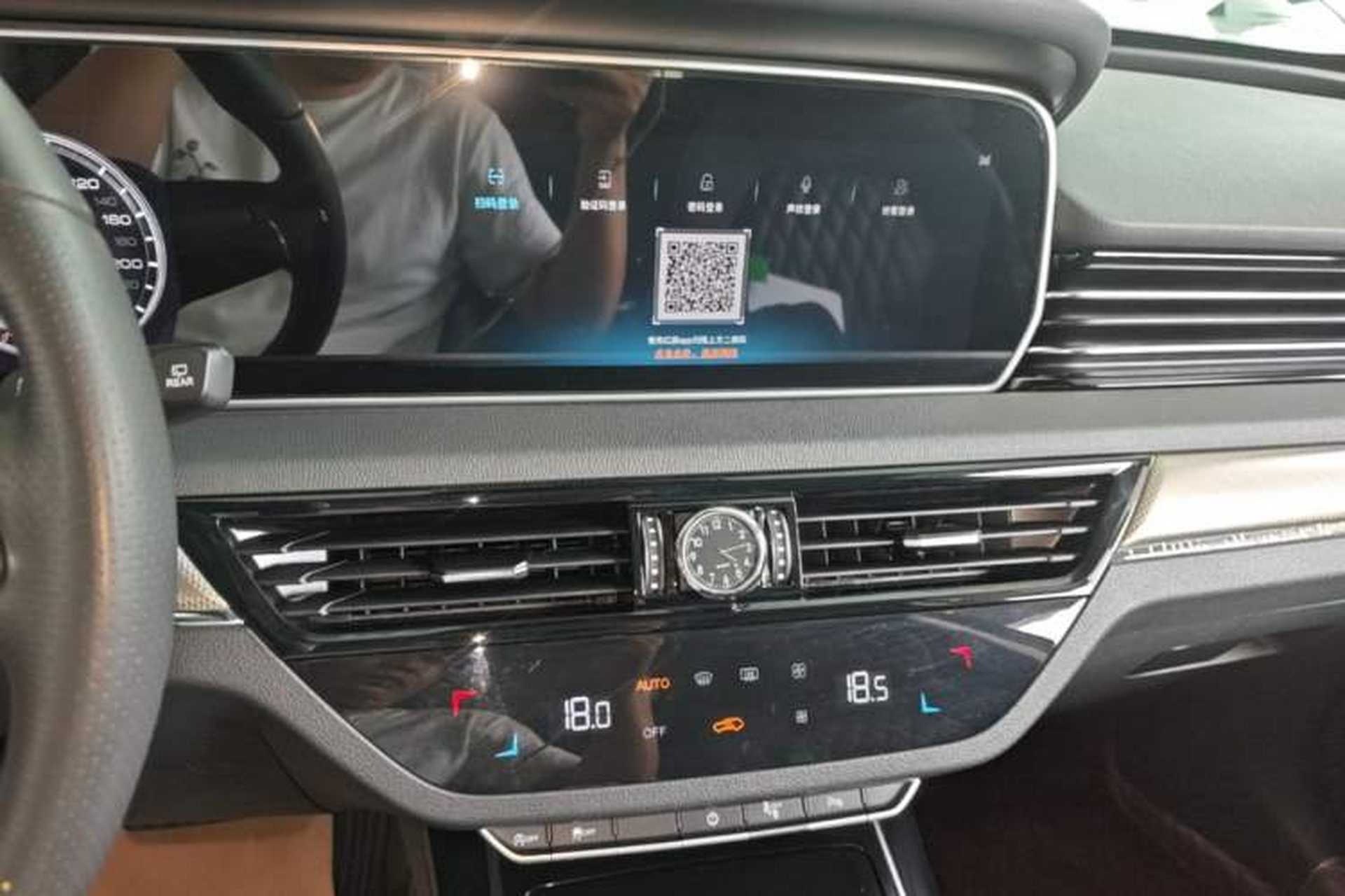Used Hongqi HS5 2022 Facelifted Version 2.0T Smart Connect Flagship All-Wheel-Drive Edition Audio And AC Panel