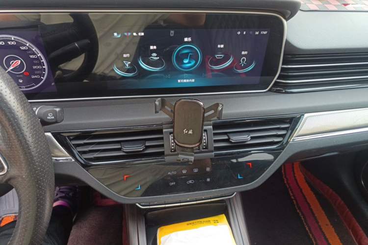 Used Hongqi HS5 2022 Revised Version 2.0T Smart Connect Flagship Edition Audio And AC Panel