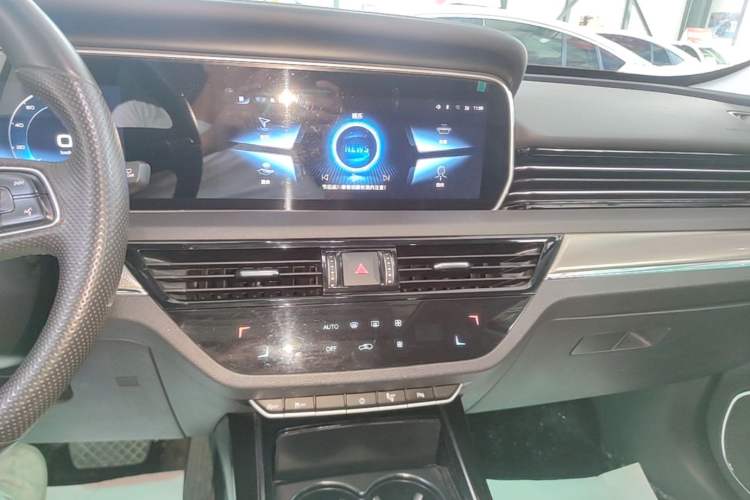 Used Hongqi HS5 2022 Facelifted Version 2.0T Smart Connect Flagship All-Wheel-Drive Edition Audio And AC Panel