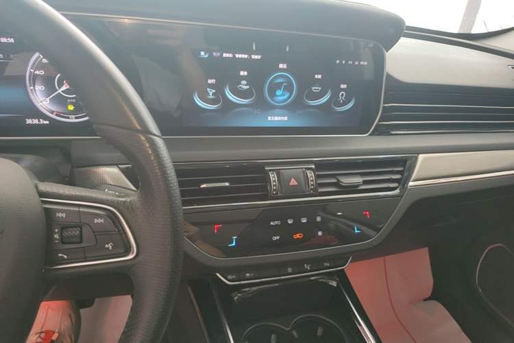 Used Hongqi HS5 2022 Revised Version 2.0T Smart Connect Flagship Edition Audio And AC Panel