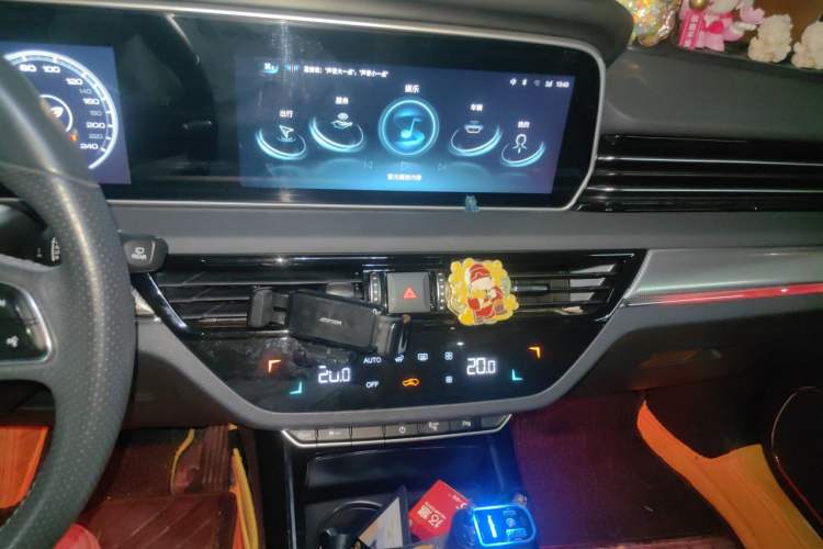Used Hongqi HS5 2022 Facelifted Version 2.0T Smart Connect Flagship All-Wheel-Drive Edition Audio And AC Panel