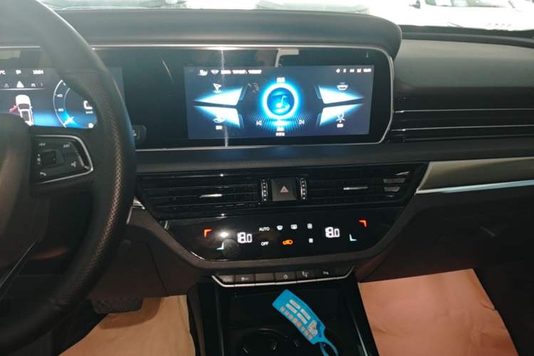 Used Hongqi HS5 2022 Facelifted Version 2.0T Smart Connect Flagship All-Wheel-Drive Edition Audio And AC Panel